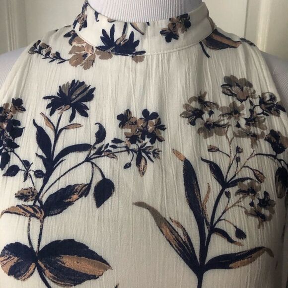 Paper Crane Floral Halter Dress - Picture 2 of 6